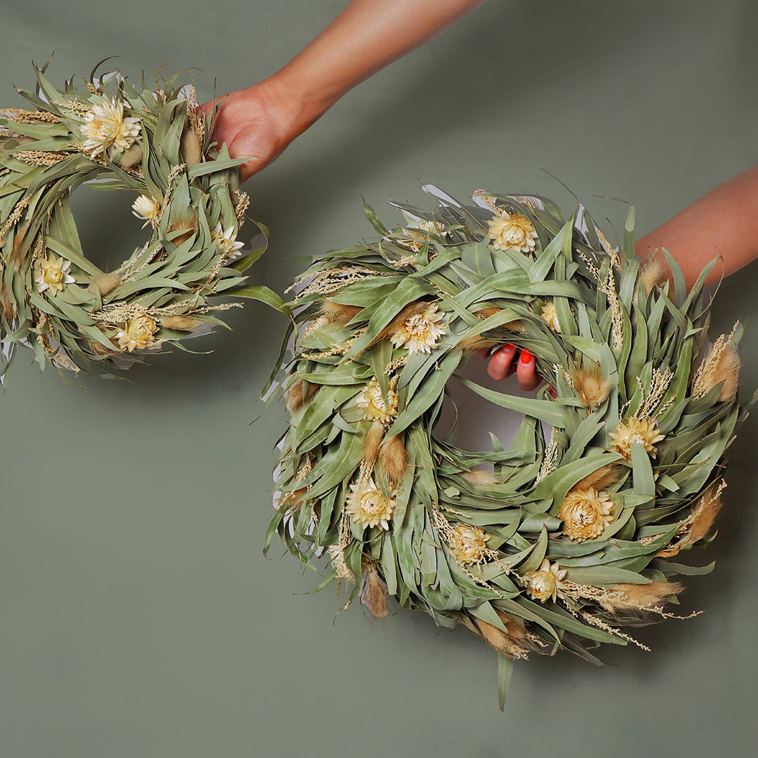 two wreaths of different size in green and beige colours